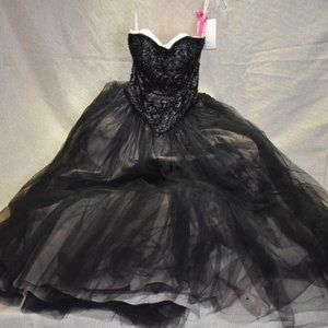 NEW with tags MORI LEE by Madeline Gardner BLACK size 4 beaded sequin tulle gown
